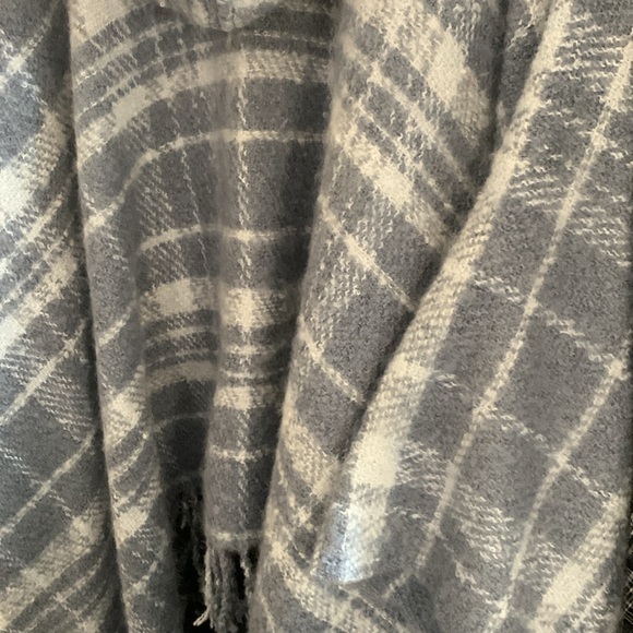 Ulla Popken NWOT stunning pale blue plaid hooded ruana . Fringed . Beautiful!! - Picture 8 of 12